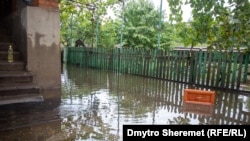 Підтоплені через російські ракетні удари будинки і подвірʼя Кривого Рогу, 15 вересня 2022 року