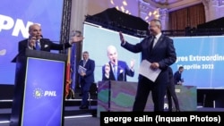 Rareș Bogdan îl susține la congres pe Nicolae Ciucă la șefia PNL. A făcut același lucru și cu fostul lider Florin Cîțu. Acum îl atacă pe ministrul de Externe Bogdan Aurescu și, indirect, pe președintele Iohannis. Nu e însă singurul. 