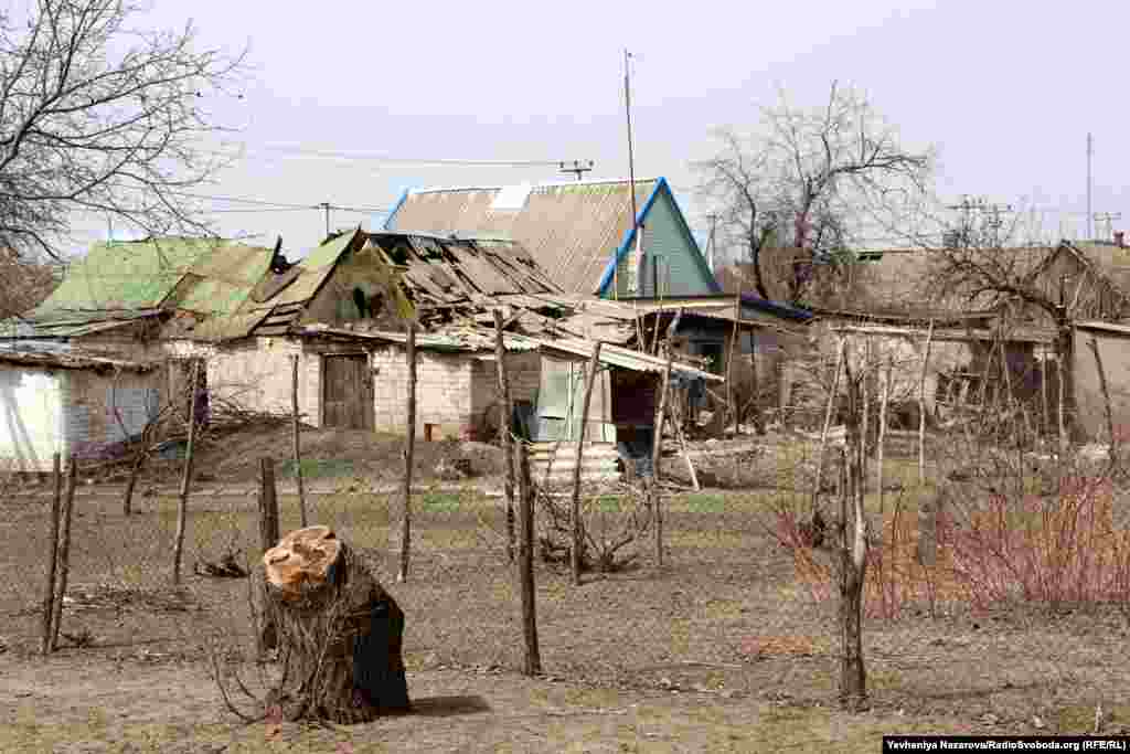 Безлюдні подвір&#39;я попри весняний час.&nbsp;Село Кам&rsquo;янське Запорізької області, 2 квітня 2022 року