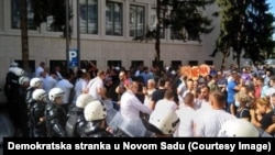Sukob policije i demonstranata tokom protesta protiv usvajanja Generalnog urbanističkog plana u Novom Sadu, 21. jul 2022.