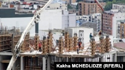 2022 წლის სახელმწიფო ბიუჯეტი 6%-იანი ეკონომიკური ზრდის პროგნოზით დაიგეგმა, შემდეგ ორჯერ გადაიხედა და ბოლო ცვლილებით - საპროგნოზო მაჩვენებელი 10.0%-მდე გაიზარდა. ფოტოილუსტრაცია