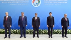 Лидеры стран Центральной Азии (слева направо): президент Казахстана Касым-Жомарт Токаев, президент Таджикистана Эмомали Рахмон, президент Кыргызстана Садыр Жапаров, президент Туркменистана Сердар Бердымухамедов, президент Узбекистана Шавкат Мирзиёев