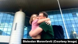 Slobodan Moravčević i njegova devojka na železničkoj stanici u Kijevu