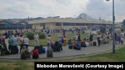 Red ispred železničke stanice u Pšemislu, koja tokom rata ujedno predstavlja i granični prelaz između Poljske i Ukrajine