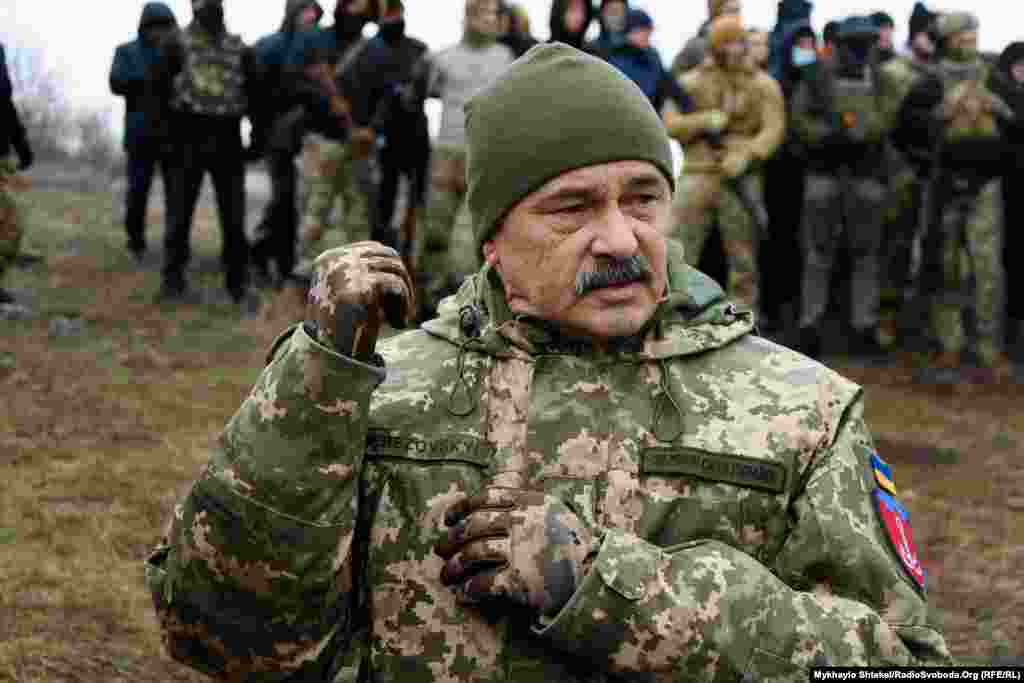 Командир окремої 122-ї бригади територіальної оборони полковник Олег Березовський звернувся до активістів і добровольців із закликом вступати до рядів резервістів