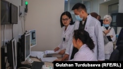 Медработники КР, иллюстративное фото.