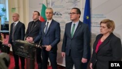 Лидерът Костадин Костадинов и представители на партия "Възраждане". 3 февруари 2022.