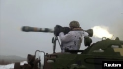 Obuka ukrajinskih vojnika u korištenju NLAW-a (lako protutenkovsko oružje nove generacije) koje je isporučila Velika Britanija kako bi pojačala odbranu Kijeva dok Rusija nastavlja s raspoređivanjem više od 100.000 vojnika u blizini ukrajinske granice, 28. januar 2022.