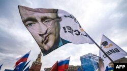 Protest pristalica politike Vladimira Putina na Crvenom Trgu u Moskvi