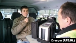 Илюстративна снимка на взимане на проба с DrugTest 5000.