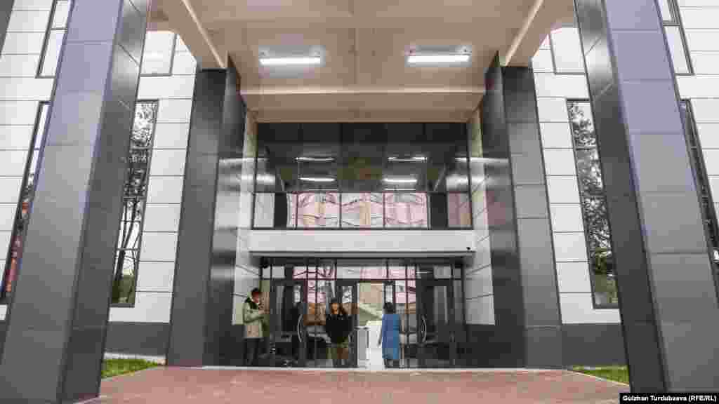 Спорт комплексти курууга 100 миллион сом сарпталган. Курулуш беш айда соңуна чыкты.&nbsp;