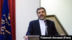 وزیر فرهنگ و ارشاد اسلامی تهدید به «برخورد» با فیلم زیرزمینی «دانه انجیر معابد» ساخته محمد رسول‌اف کرده که در کن حضور دارد