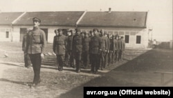 Сотня Української Галицької армії (УГА) вишикувана до походу. 1919 рік