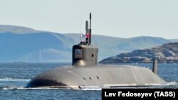 Podmornica Knjaz Vladimir u brodogradilištu Sevmash opremljena balističkim raketnim sistemom Bulava, fotografija iz arhive