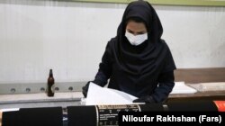 یکی از بخش‌های کارخانه حجاب شهرکرد