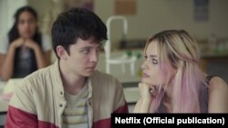 Scena iz Netfliksove serije "Seksualno obrazovanje"