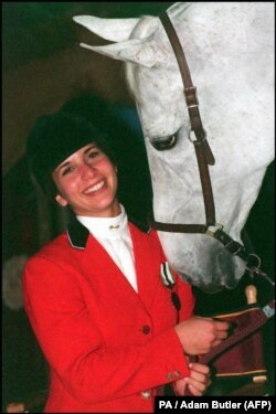 22 ýaşyndaky şa gyzy Haýa öz söýgüli aty Çero bilen. London, 1996-njy ýylyň 18-nji dekabry.