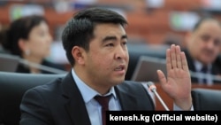 Жанар Акаев. 