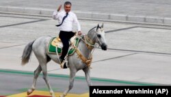 Гурбангулы Бердымухамедов.