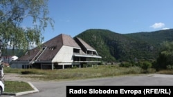 Devastirani sportski centar u Drvaru, fotografije uz tekst: Erduan Katana