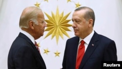Presidenti i Shteteve të Bashkuara, Joe Biden dhe presidenti i Turqisë, Recep Tayyip Erdogan. Foto nga arkivi. 