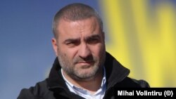 Fost președinte interimar al PNL Dâmbovița, Mihail Volintiru este acționar principal la AMMA Print, firmă ce are relații comerciale de sute de milioane de lei cu principalele partide din România