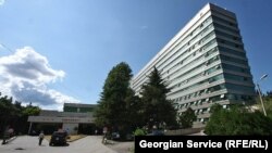 Врачи также считают ошибочным решение доставлять пациентов только в определенные эмердженси – отделения неотложной помощи многопрофильных клиник