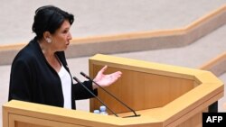 სალომე ზურაბიშვილი პარლამენტში ბოლოს მოხსენებით წარდგა.