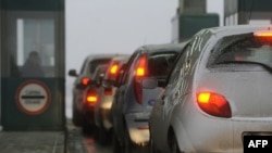 Automobili na granici Srbije i Mađarske