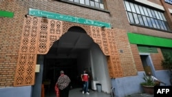 Мечеть на околиці Парижа, 9 вересня 2025 року. Раніше того ж дня біля входу до будівлі було виявлено свинячі голови