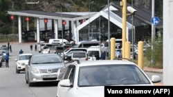 Автомобили на российско-грузинской границе, архивная фотография