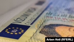 Një vizë Shengen në një pasaportë të Kosovës.