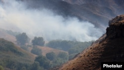 Pâduri din sudul Armeniei arzând după un atac al forțelor azere, 14 septembrie 2022.