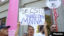 Після фактичної відмови ОДКБ і Росії надати військову допомогу Вірменії Єреван висловив невдоволення структурою і звинуватив очолюваний РФ блок у бездіяльності