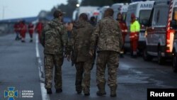 Ekipet mjekësore të gatshme të ofronin ndihmë për ushtarët e liruar nga burgu, pasi disa prej tyre janë të plagosur ose kanë probleme shëndetësore. 22 shtator 2022. 