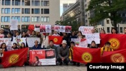  Франкфурт шаарында тынчтык жүрүшүнө чыккан кыргызстандыктар.