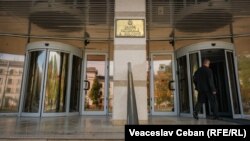 Printre obiectivele Foii de parcurs se află formarea unei „viziuni strategice” care să conducă la dezvoltarea finanțării durabile în R. Moldova.