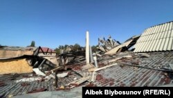 Баткен шаарындагы снаряд түшкөн үйдүн чатыры, 17-сентбярь, 2022-жыл
