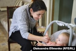 Левіза Джелялова з донькою