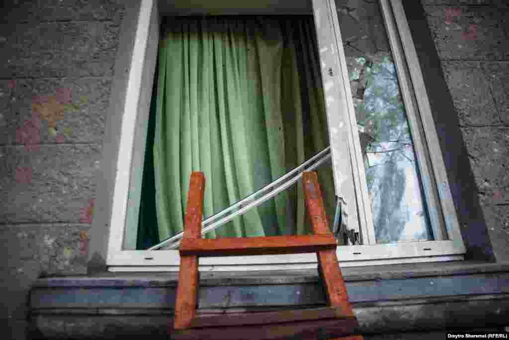 Влада Миколаєва повідомляє, що обійшлось без жертв Миколаївщина фактично щодня зазнає обстрілів з боку військ РФ. Це відбувається на тлі успішного&nbsp;контрнаступу ЗСУ&nbsp;на північному сході та на півдні країни. Москва з початку&nbsp;повномасштабного вторгнення&nbsp;заперечує цілеспрямовану атаку на цивільних.