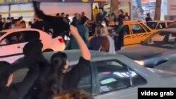 Protest u Sanandadžu, glavmnom gradu iranske provincije Kurdistan, 10 noć za redom zbog smrti Mehse Amini u pritvoru policije za moral, 26. septembar 2022.