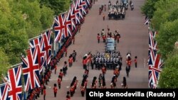 Каныша Елизавета II менен коштошуу зыйнатынан бир көрүнүш. 19-сентябрь, 2022-жыл.