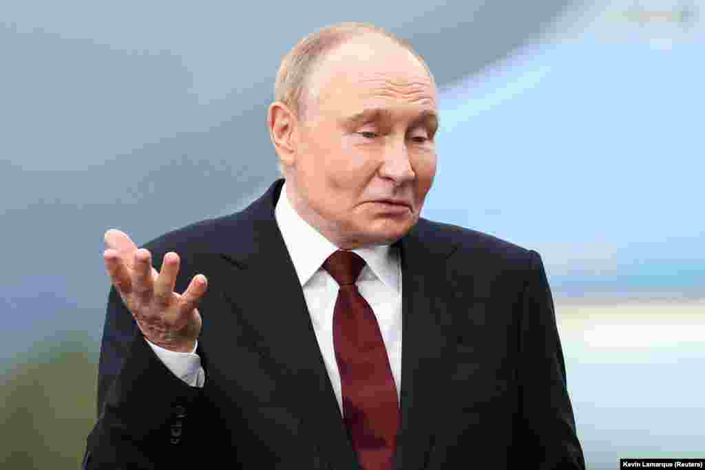 Реакція Володимира Путіна на запитання іноземної журналістки про атаки на цивільних в Україні на військовому аеродромі «Елмендорф-Річардсон» на Алясці, під час зустрічі з президентом США Дональдом Трампом, щоб обговорити припинення війни в Україні, 15 серпня 2025 року