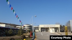 По мнению азербайджанского политолога, действия властей связаны непосредственно с предстоящими выборами, и это не первый случай предвыборной самоизоляции страны