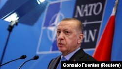 رئیس‌جمهور ترکیه در نشست خبری در حاشیه دیدار رهبران ناتو در بروکسل در اوائل فروردین امسال