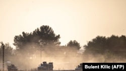 Turska vojna vozila na putu ka sirijskoj granici