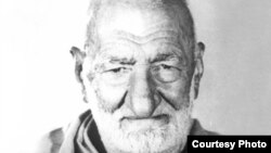 خان عبدالغفار خان و مهاتما گاندی دو چهرۀ مهم مبارزۀ عدم خشونت بودند.