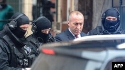 Ramush Haradinaj duke dalë nga paraburgimi, 12 janar