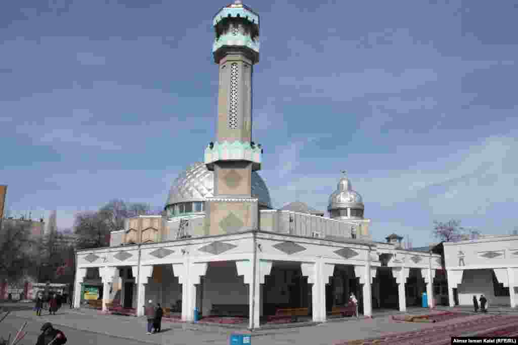 Кыргызстан. Центральная мечеть в Бишкеке.