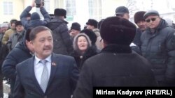 Митинг нарынчан, недовольных действиями правительства